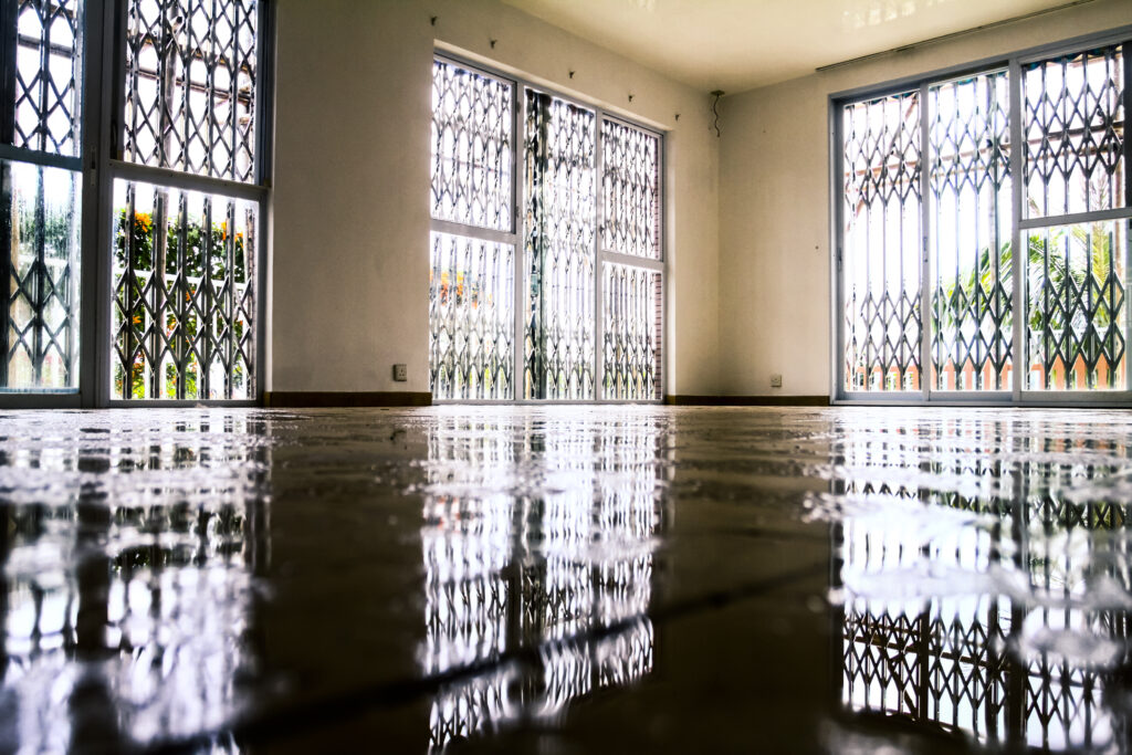 Water damage or flooding in Oakland Park home or business.